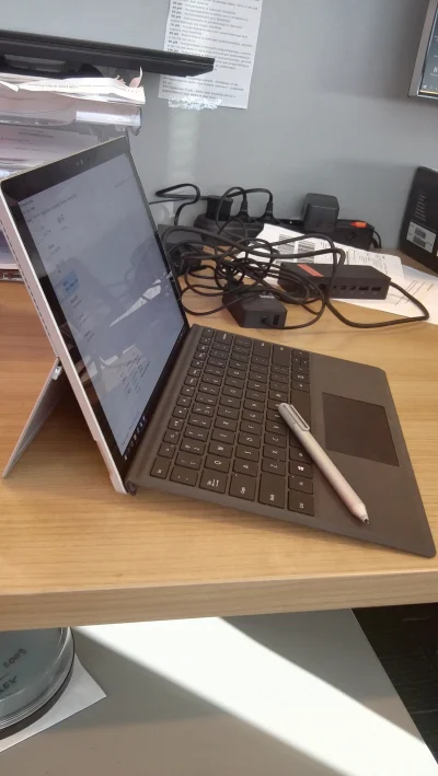 wujekG - Dostałem nową zabawkę w pracy na testy od MS. Microsoft Surface Pro 4.
Powi...