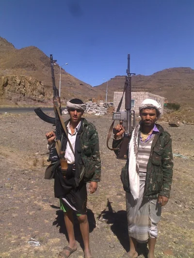 b.....k - AR-10(najprawdopodobniej z Sudanu) w rękach Jemeńskiego bojownika. Właścici...