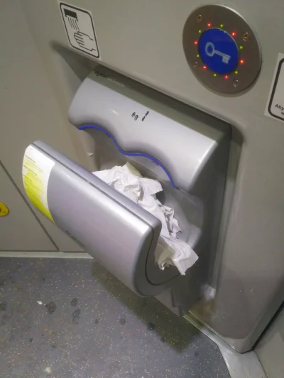 micpap - Patrzcie jakie nowe kosze na śmieci zamontowali w pociągach w WC ( ͡° ͜ʖ ͡°)...