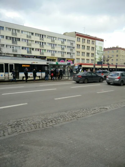 Qardius - #gdansk 
Na jaskowej awaria tramwaju w strone głównego xD
