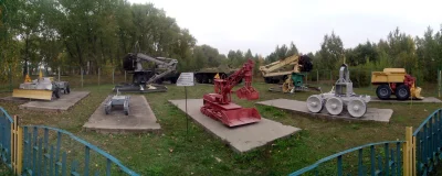 yoowkiyoo - Część z tych maszyn stoi do dziś w Czarnobylu jako pomnik pamiątka.