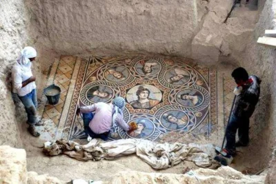 Pachlak - Wspaniała grecka mozaika, odkryta niedawno w południowej Turcji, w polbiżu ...