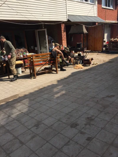onajedna17 - #szyrokino #donbas #ukraina tak chlopcy obiad gotują , fotka z wczoraj-s...