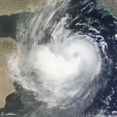 mactrix - Cyklon Ashobaa nad Morzem Arabskim, rzadkie i niezwykłe zjawisko pogodowe. ...