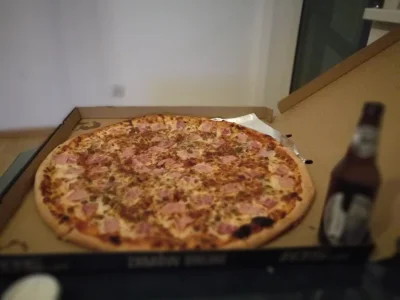 deryt - Wolność jest wtedy, gdy z ziomkami zamawiasz pizzę Φ60cm o 1 w nocy.
#pizza ...