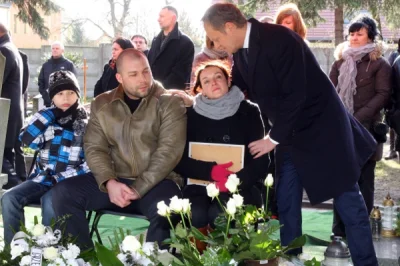 LaPetit - > co na grobie brata próbował już kilka razy bezskutecznie zdobyć władzę


...