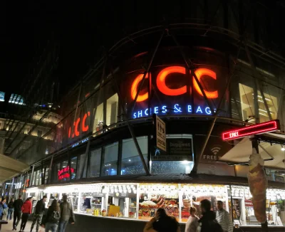 J.....X - CCC jeden z częściej odwiedzanych i dobrze widocznych sklepów w centrum Bud...