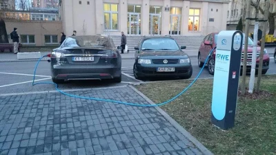 Uparciuch - #Tesla s na smyczy w #krakow
SPOILER