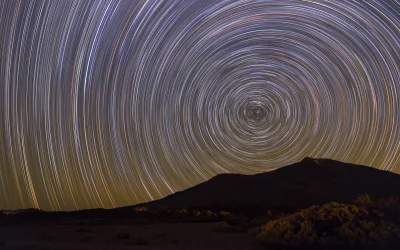 namrab - Ścieżki gwiazd nad wulkanem Teide na Teneryfie. 3 godziny naświetlania. Satu...