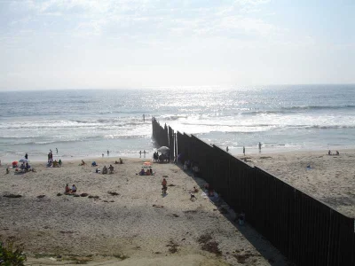 llllllll - @yolantarutowicz: ogólnie to lewaki mają ból tyłków o ten mur na granicy, ...