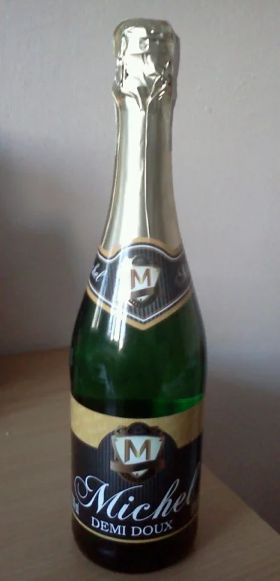 staa - @Migfirefox: Pięknie pokazana ewolucja plastikowych korków od wina/ „szampana”...