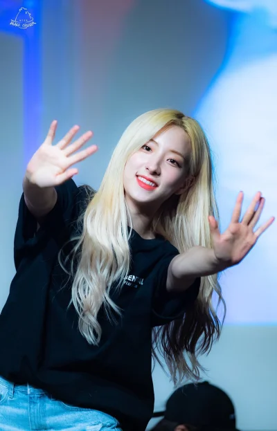 XKHYCCB2dX - #eunseo #wjsn
#koreanka