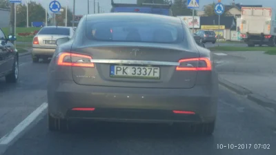 widmo82 - Ta tesla nadal śmiga rano od ronda na Kozienice przez miejska obwodnicę. Ci...