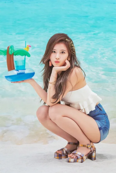 XKHYCCB2dX - #sana #twice
#koreanka #japonka