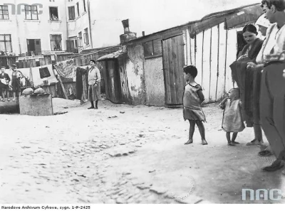 lesio_knz - Ta fotografia przedstawia akurat slumsy na Bałutach w Łodzi.