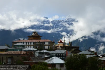 Kolczasta - Kalpa, miejscowość położona w indyjskim stanie Himachal Pradesh, u podnóż...
