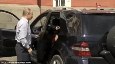 djtartini1 - @PrawdziwyRealista: Był. Na zdjęciu Putin otwiera mu drzwi.
