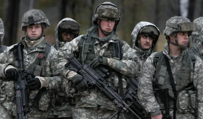 Diplo - Na zdjęciu poniżej dla porównania US National Guard