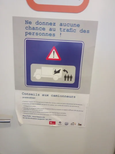 sodomek - Na drzwiach do prysznica na parkingu w Belgii. Jak coś to ostrzegaliśmy i s...