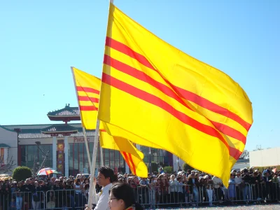 Saashaa - Swoją drogą wietnamska flaga widoczna w 7:41 jest zakazana w samym Wietnami...