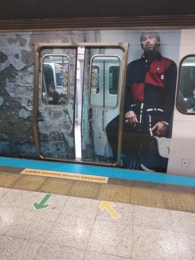 rczn - #f1 Bambo jest reklamą na metrze, nawet fajne