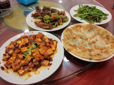 kotbehemoth - Jeśli myślicie, że typowe chińskie jedzenie to jakieś kolorowe smażone ...