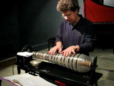 Stopiszczeli - Harmonika szklana – instrument muzyczny z grupy idiofonów pocieranych....