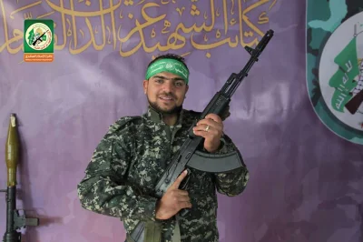 Piezoreki - Nidal al-Dżafari, dowódca w szeregach Brygad Ezedina al-Kassama (Hamas) z...