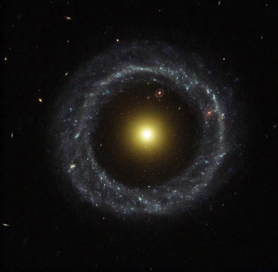 M.....t - Obiekt Hoag'a

Galaktyka pierścieniowa, oddalona od nas o ok. 600 milionó...