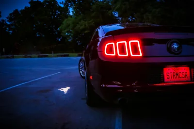 DEVIL-CARS - @braetk: Klasyczne trzy paski Forda Mustanga. Piękne kiedyś i piękne dzi...