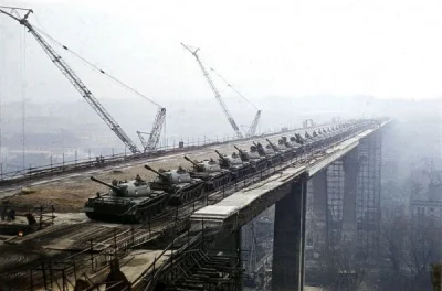 T.....d - Most Nuselski, Praga. Testy obciążeniowe z wykorzystaniem 66 czołgów T-55
...