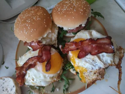 PogodaSloneczna - Domowe burgery 
#gotujzwykopem #foodporn #bekon #cholesterolboners