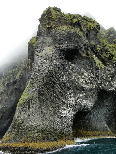 Sinklinorium - Mamucia skała w Islandii