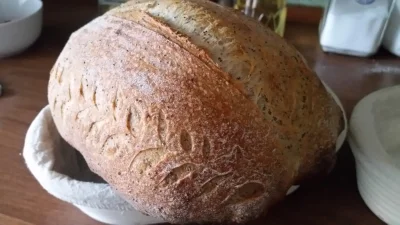 skotfild - Chleb pszenny, na zakwasie pszennym z makiem w środku.
#pieczzwykopem #go...