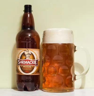 Qnioo - Powiem Wam Mirki, że Sarmackie z Biedronki, to całkiem zacne piwo.

#oswiad...