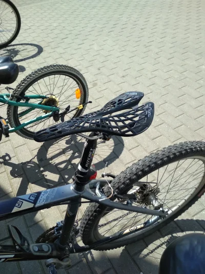 markopolon - Musi być bardzo wygodne
#rowery #nieznamsiealesiewypowiem