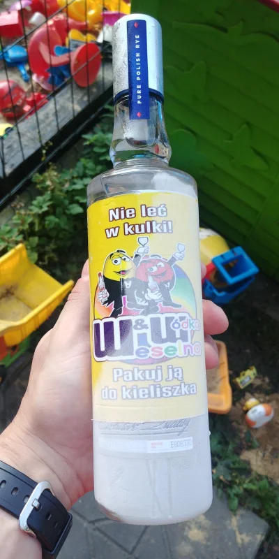 UjekF - Trzy lata po ślubie a ja wciąż mam 100 flaszek wodki, dzisiaj kolejna pęka 
#...