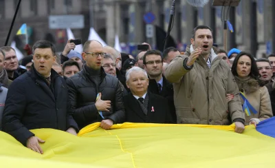 wszyscy - @Harmideron: Ukraińców akurat wspiera i sprowadza PiS.