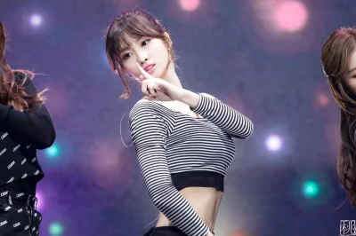 XKHYCCB2dX - #momo #twice 
#koreanka #japonka