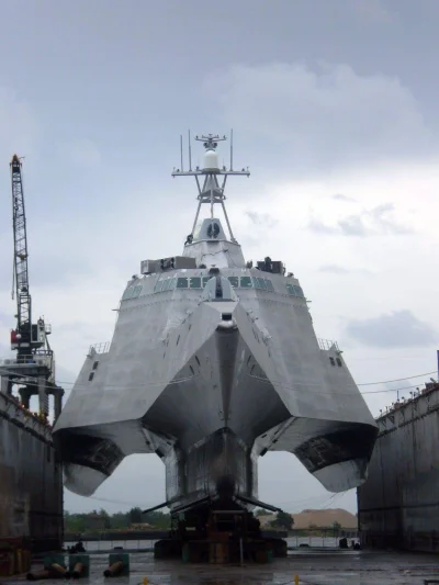 Pro-Xts - statek USS Independence w suchym doku.

#ciekawostki #statki #wojsko