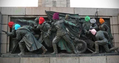 ntdc - @4gN4x: 

To w Bułgarii - kilka osób postanowiło przerobić sowieckie pomniki...