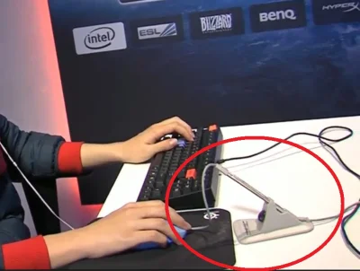 apanKuba - #esport #sc2 #iem2014 

Po co im te stojaki na kabel od myszy? Żeby ten ka...