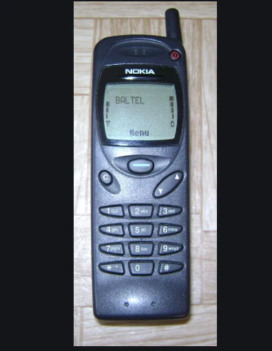 miboy - pierwsza Nokia 3110...jakoś tak spadła z półki w salonie era gsm więc ją kupi...