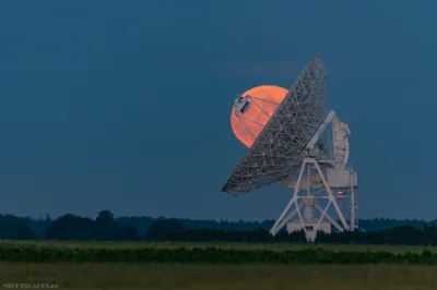 Nightscapes_pl - Jeszcze raz wschód pełni Księżyca za radioteleskopem w Piwnicach. Tr...