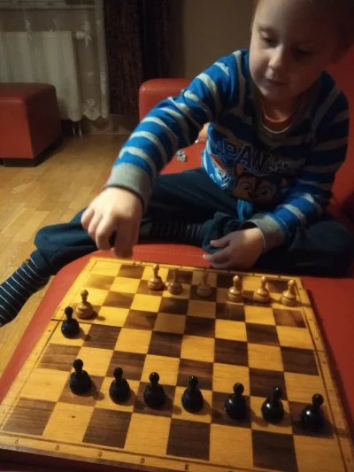 juszczus - Serce rośnie jak młody sam się pyta czy zagramy
#szachy