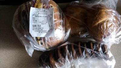 Z3r0 - Dzisiaj w sklepie osiedlowym chciałem kupić 2 bułki, pół chleba i trochę ciast...