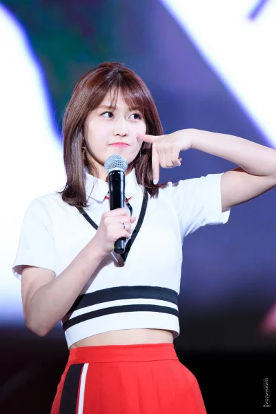 XKHYCCB2dX - #momo #twice 
#koreanka #japonka