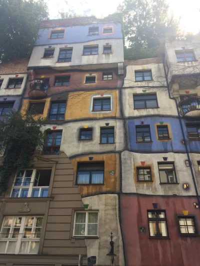 T.....l - Za każdym razem, gdy widzę ten wiedeński budynek (autorstwa Hudertwasser), ...