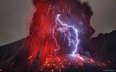 t.....m - Erupcja japońskiego wulkanu Sakurajima z 2013 roku

Zródło: Martin Rietze (...