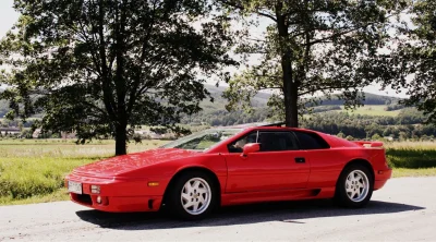 Zdejm_Kapelusz - Lotus Esprit Turbo SE 1991.

Lotus Esprit Turbo SE w 1991 wkraczał...